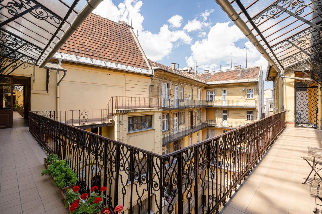 Sky Way Apartment Boedapest Buitenkant foto